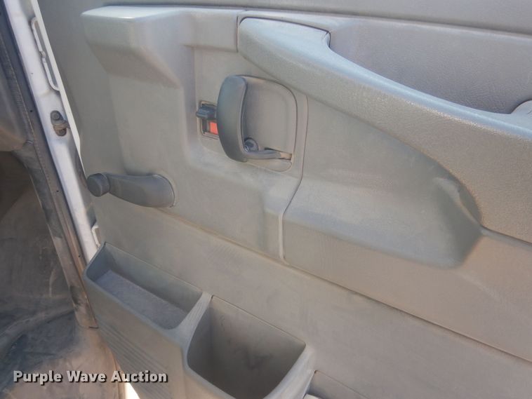 image for item HQ9538 2005 GMC Savana G1500  van