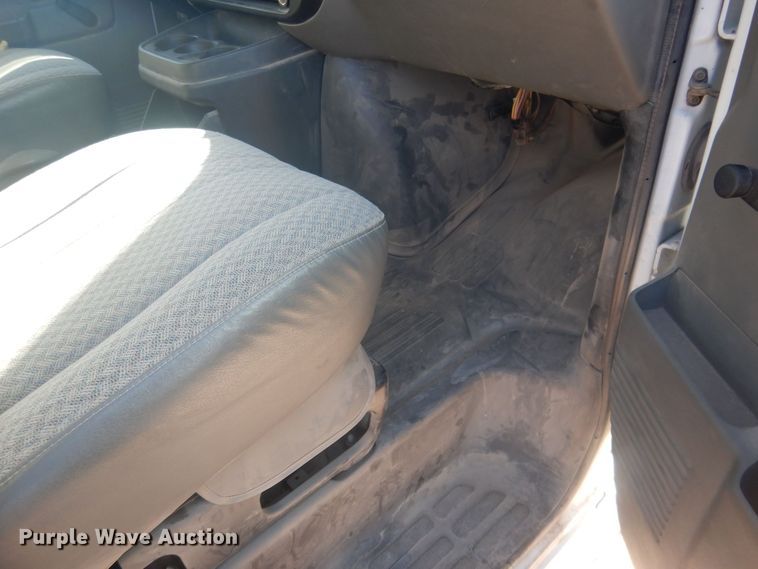 image for item HQ9538 2005 GMC Savana G1500  van