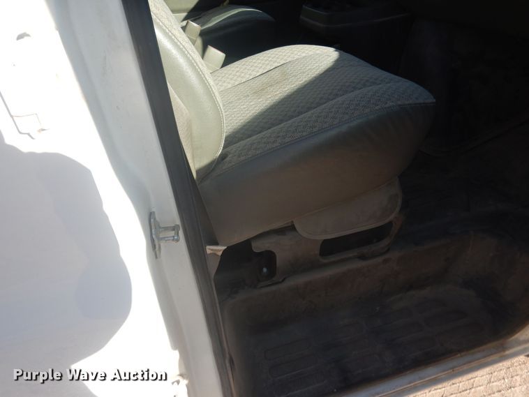image for item HQ9538 2005 GMC Savana G1500  van