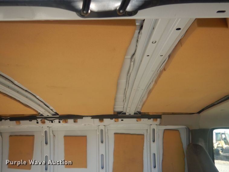 image for item HQ9538 2005 GMC Savana G1500  van