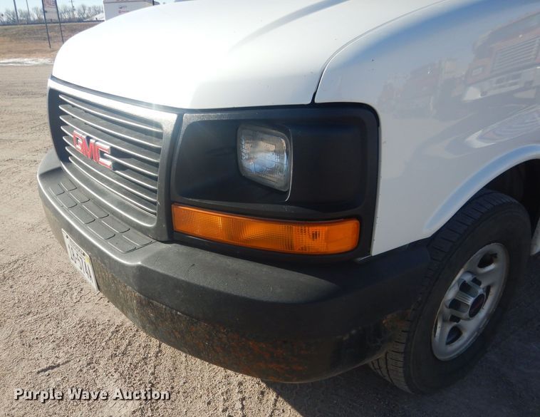 image for item HQ9538 2005 GMC Savana G1500  van