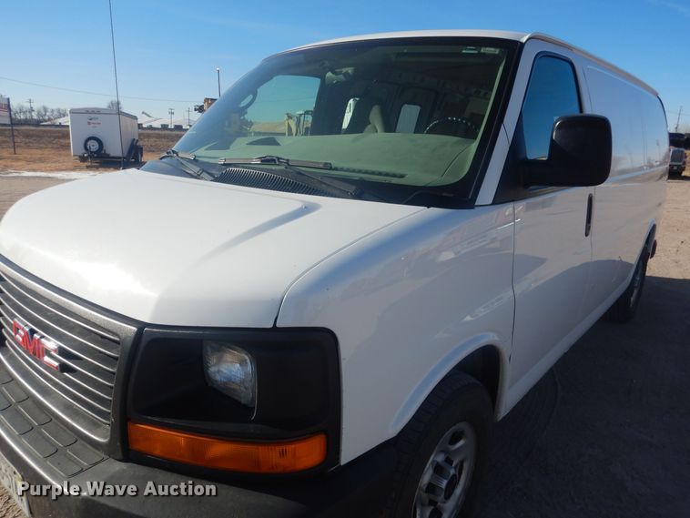 image for item HQ9538 2005 GMC Savana G1500  van