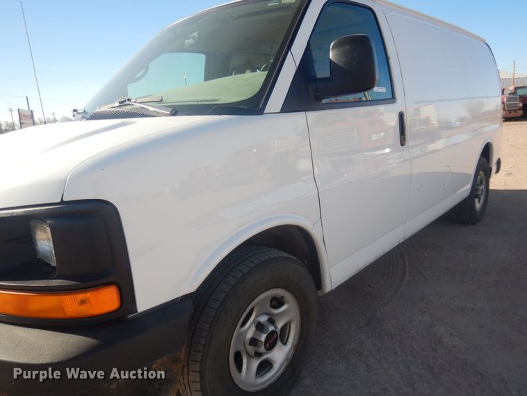 image for item HQ9538 2005 GMC Savana G1500  van