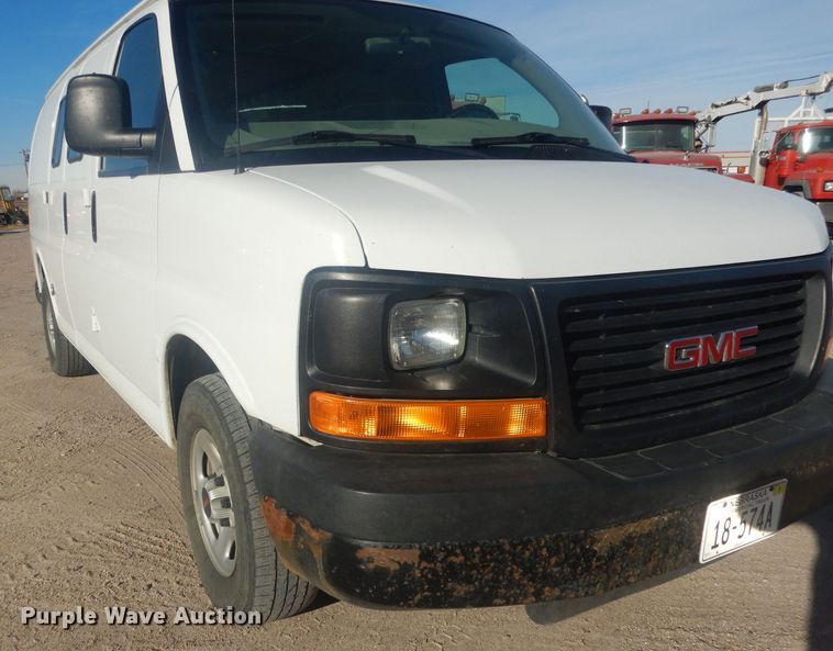 image for item HQ9538 2005 GMC Savana G1500  van