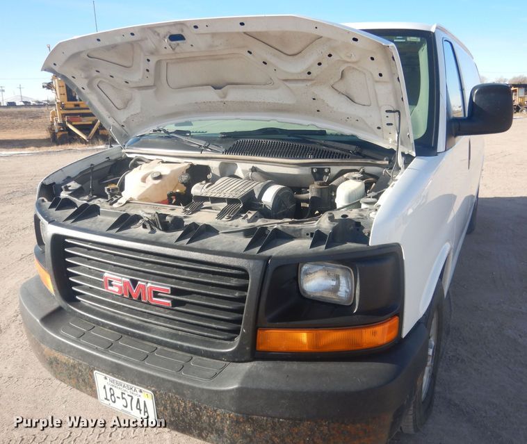 image for item HQ9538 2005 GMC Savana G1500  van