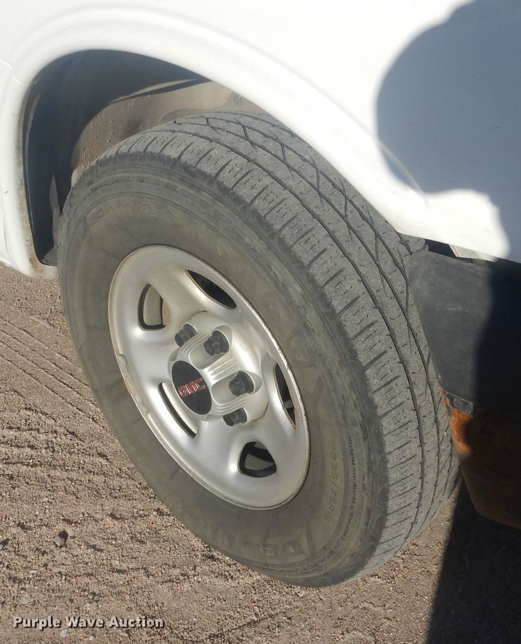 image for item HQ9538 2005 GMC Savana G1500  van