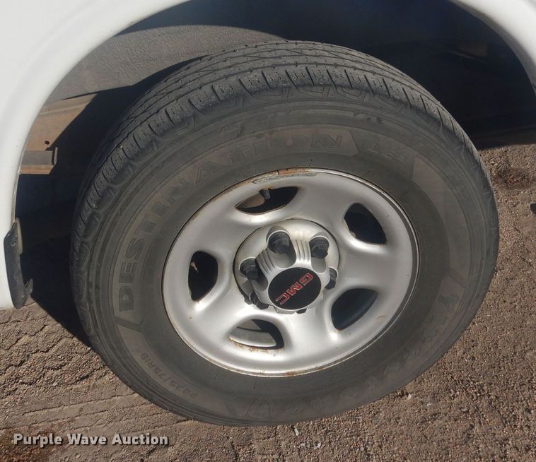 image for item HQ9538 2005 GMC Savana G1500  van