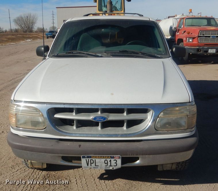 image for item HQ9542 1996 Ford Explorer XLT  SUV