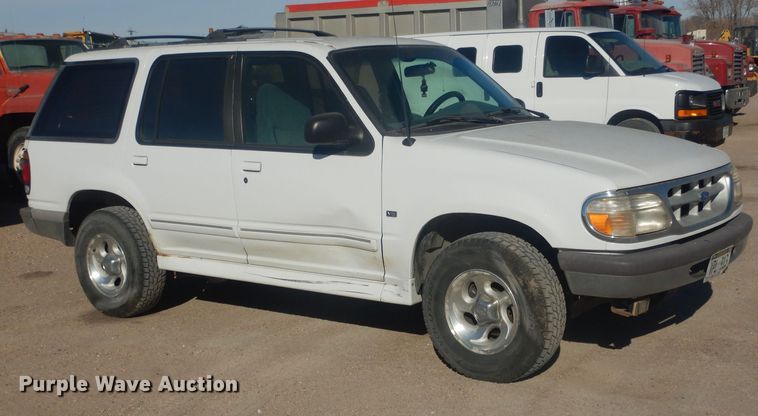 image for item HQ9542 1996 Ford Explorer XLT  SUV