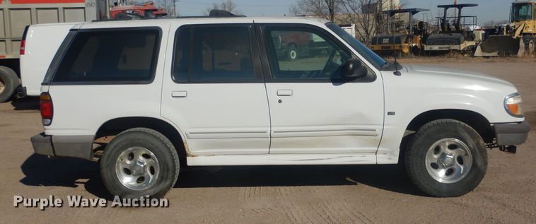 image for item HQ9542 1996 Ford Explorer XLT  SUV