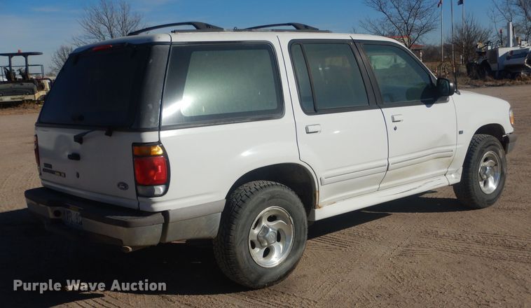 image for item HQ9542 1996 Ford Explorer XLT  SUV