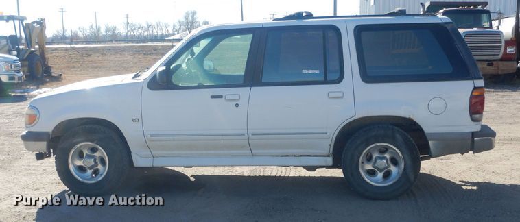image for item HQ9542 1996 Ford Explorer XLT  SUV