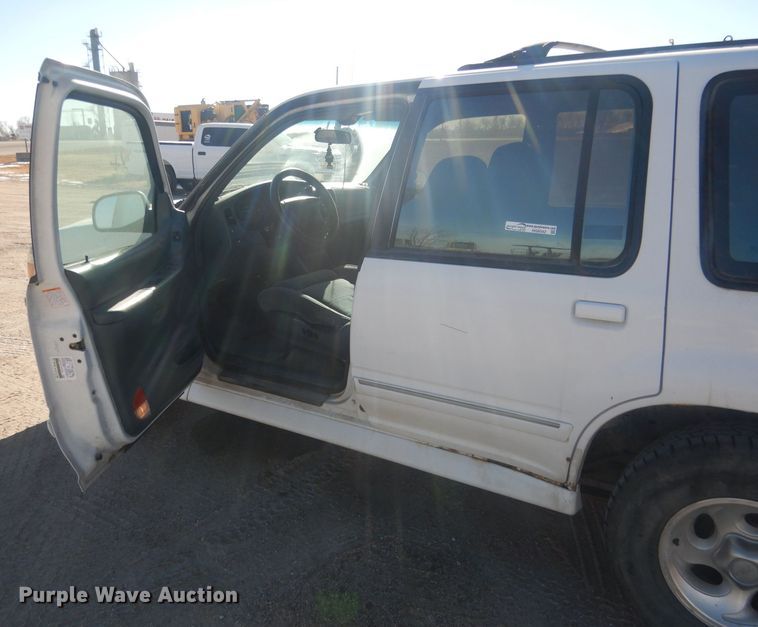 image for item HQ9542 1996 Ford Explorer XLT  SUV