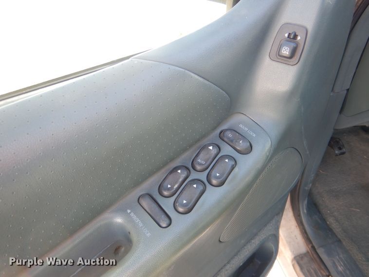 image for item HQ9542 1996 Ford Explorer XLT  SUV