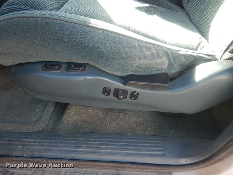 image for item HQ9542 1996 Ford Explorer XLT  SUV