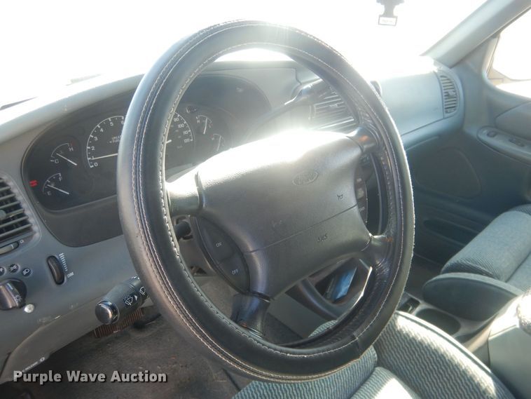 image for item HQ9542 1996 Ford Explorer XLT  SUV