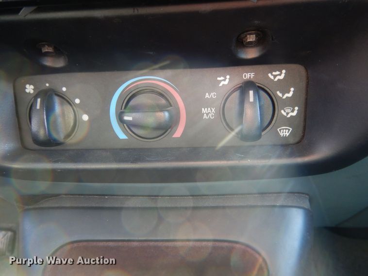 image for item HQ9542 1996 Ford Explorer XLT  SUV