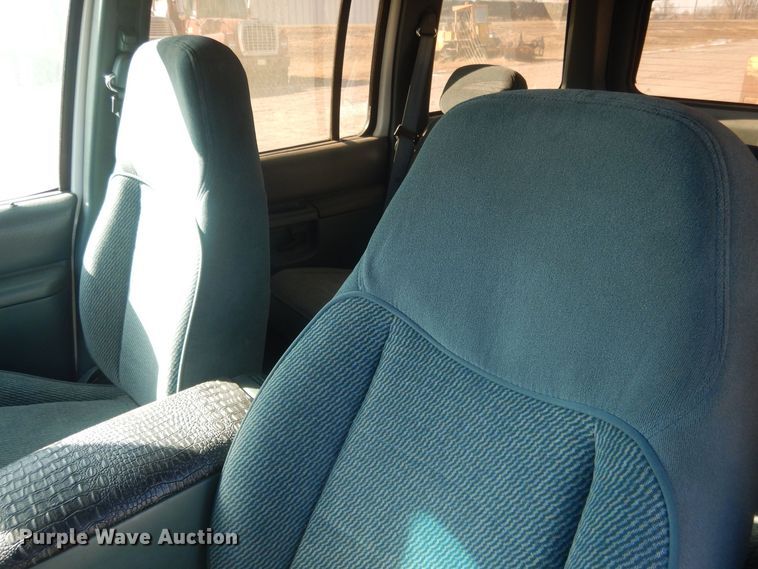 image for item HQ9542 1996 Ford Explorer XLT  SUV