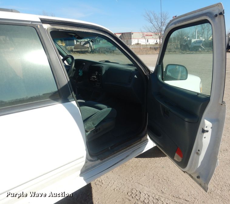 image for item HQ9542 1996 Ford Explorer XLT  SUV