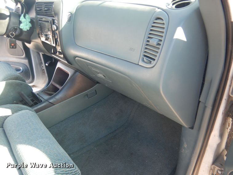 image for item HQ9542 1996 Ford Explorer XLT  SUV