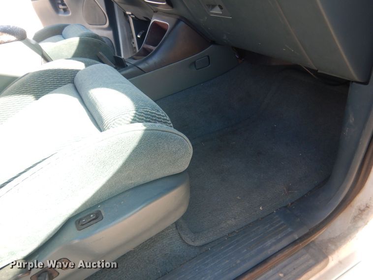 image for item HQ9542 1996 Ford Explorer XLT  SUV