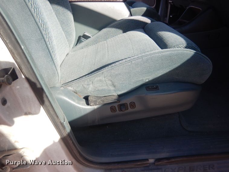 image for item HQ9542 1996 Ford Explorer XLT  SUV