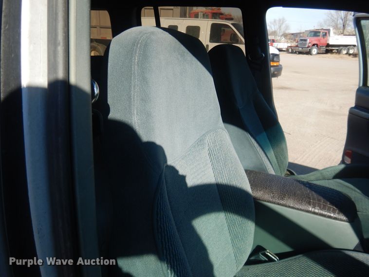 image for item HQ9542 1996 Ford Explorer XLT  SUV