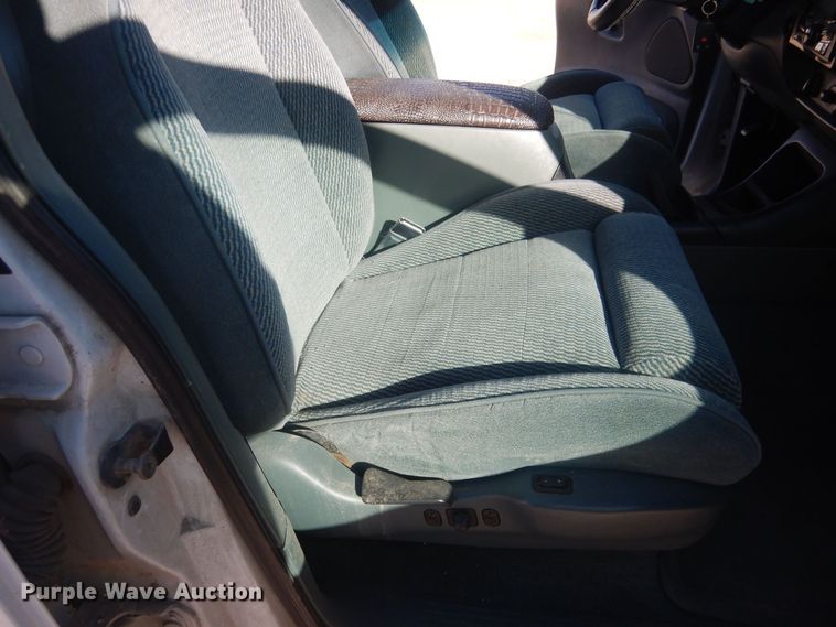 image for item HQ9542 1996 Ford Explorer XLT  SUV