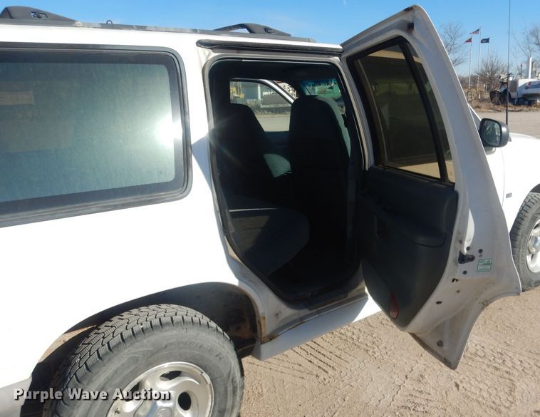 image for item HQ9542 1996 Ford Explorer XLT  SUV