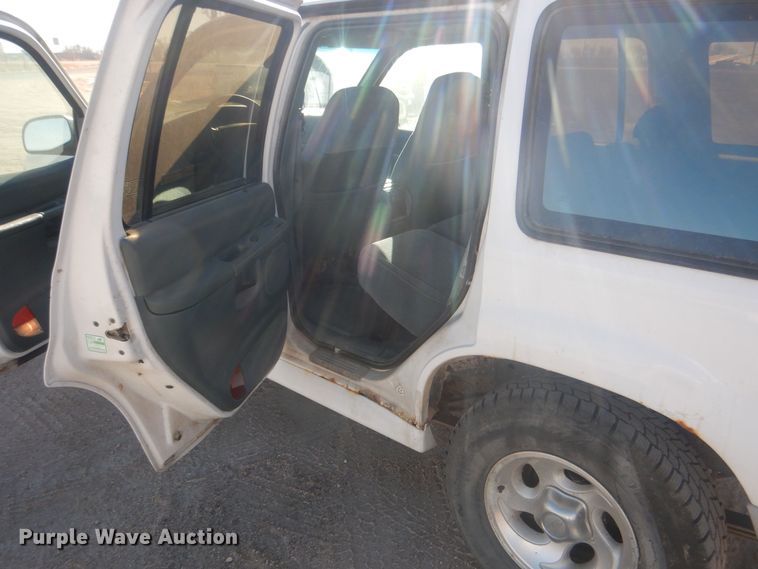 image for item HQ9542 1996 Ford Explorer XLT  SUV