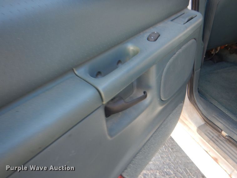 image for item HQ9542 1996 Ford Explorer XLT  SUV