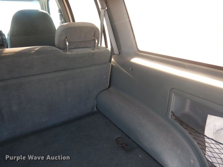 image for item HQ9542 1996 Ford Explorer XLT  SUV