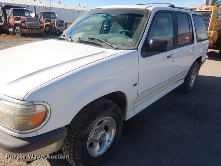image for item HQ9542 1996 Ford Explorer XLT  SUV