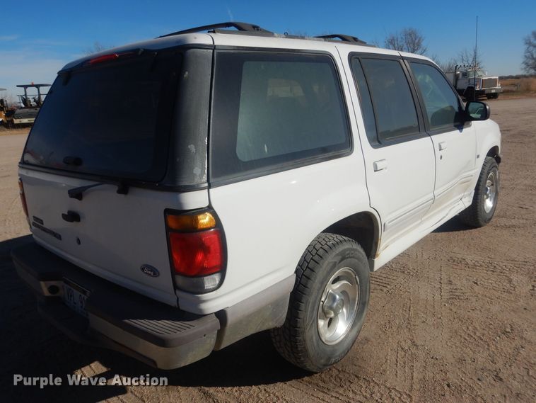 image for item HQ9542 1996 Ford Explorer XLT  SUV