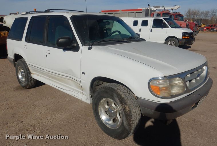 image for item HQ9542 1996 Ford Explorer XLT  SUV