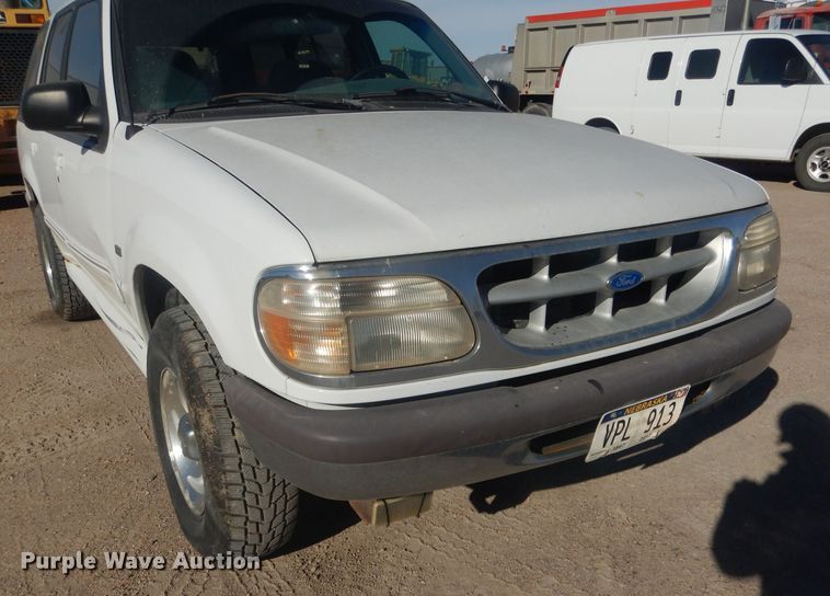 image for item HQ9542 1996 Ford Explorer XLT  SUV