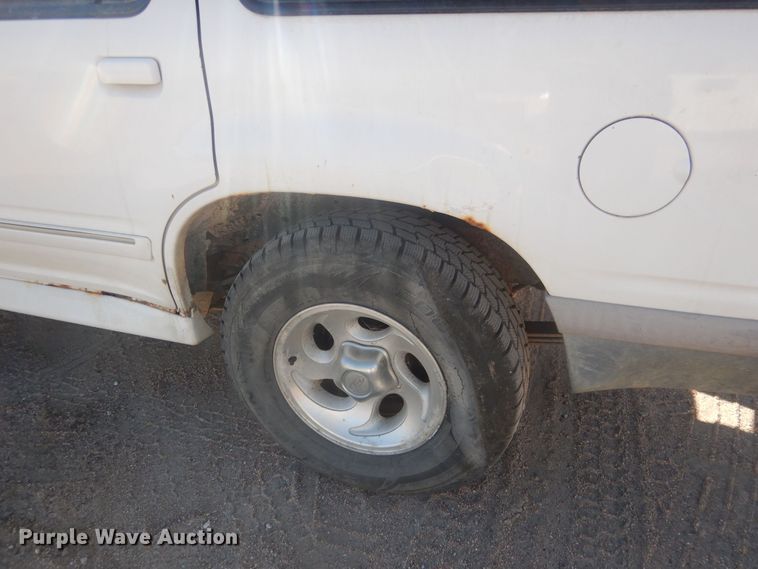 image for item HQ9542 1996 Ford Explorer XLT  SUV