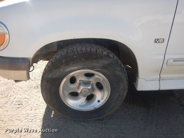 image for item HQ9542 1996 Ford Explorer XLT  SUV