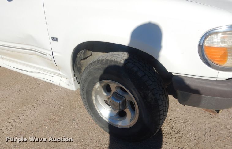 image for item HQ9542 1996 Ford Explorer XLT  SUV