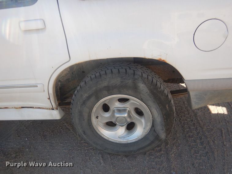 image for item HQ9542 1996 Ford Explorer XLT  SUV
