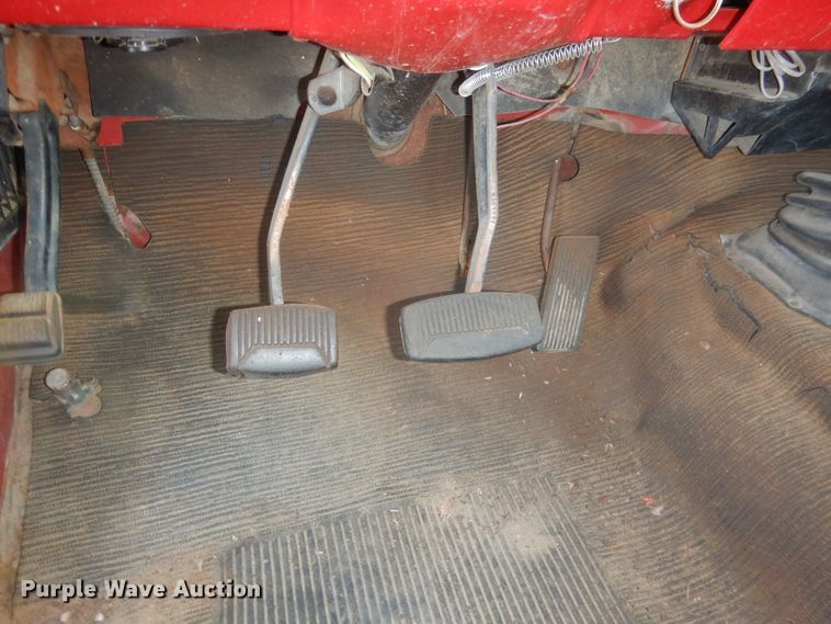 image for item HQ9557 1973 Ford F110  flatbed pickup truck