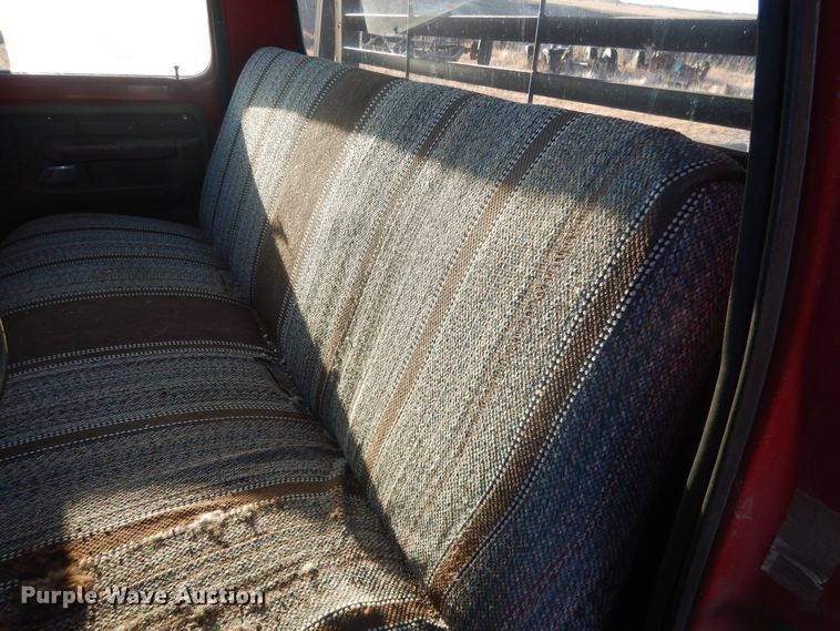 image for item HQ9557 1973 Ford F110  flatbed pickup truck