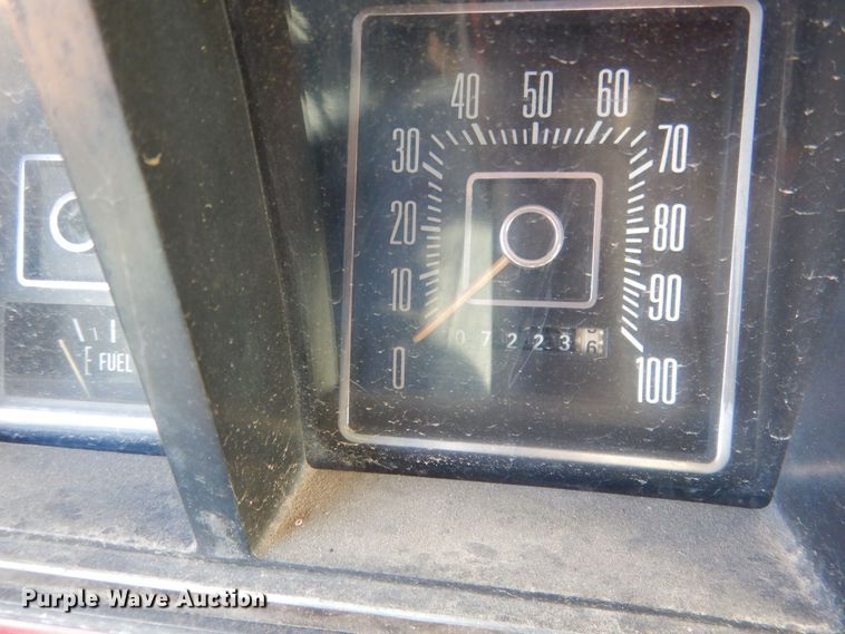 image for item HQ9557 1973 Ford F110  flatbed pickup truck