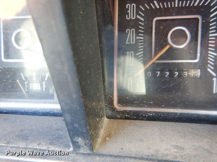 image for item HQ9557 1973 Ford F110  flatbed pickup truck