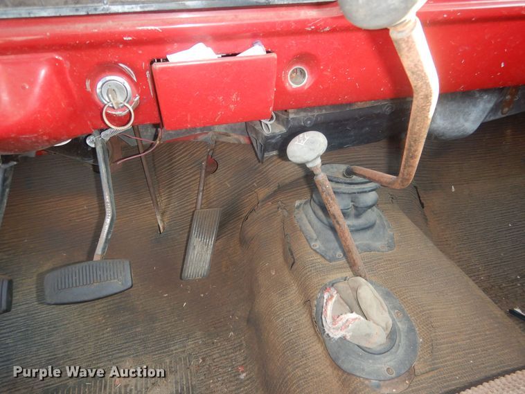 image for item HQ9557 1973 Ford F110  flatbed pickup truck