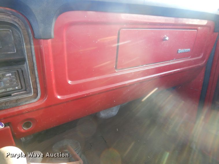 image for item HQ9557 1973 Ford F110  flatbed pickup truck