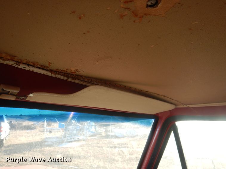 image for item HQ9557 1973 Ford F110  flatbed pickup truck