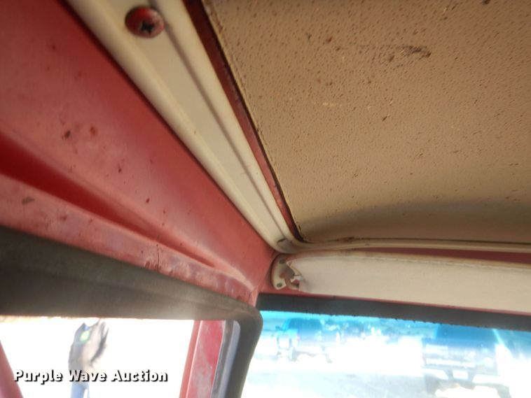 image for item HQ9557 1973 Ford F110  flatbed pickup truck