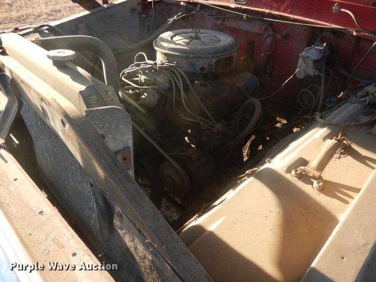 image for item HQ9557 1973 Ford F110  flatbed pickup truck