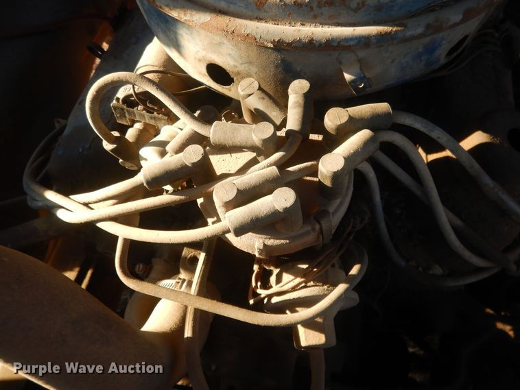 image for item HQ9557 1973 Ford F110  flatbed pickup truck